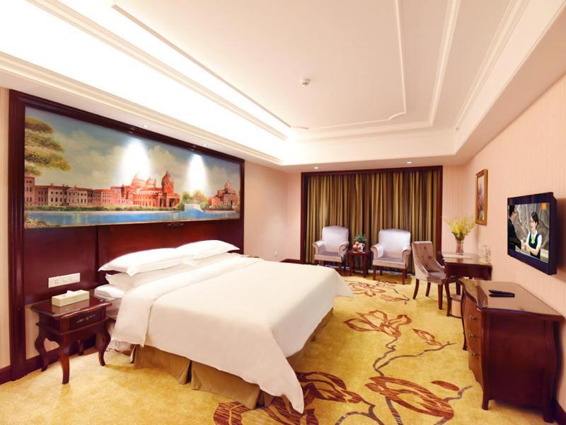 Vienna Hotel Loudi Chunyuan Pedestrian Street المظهر الخارجي الصورة